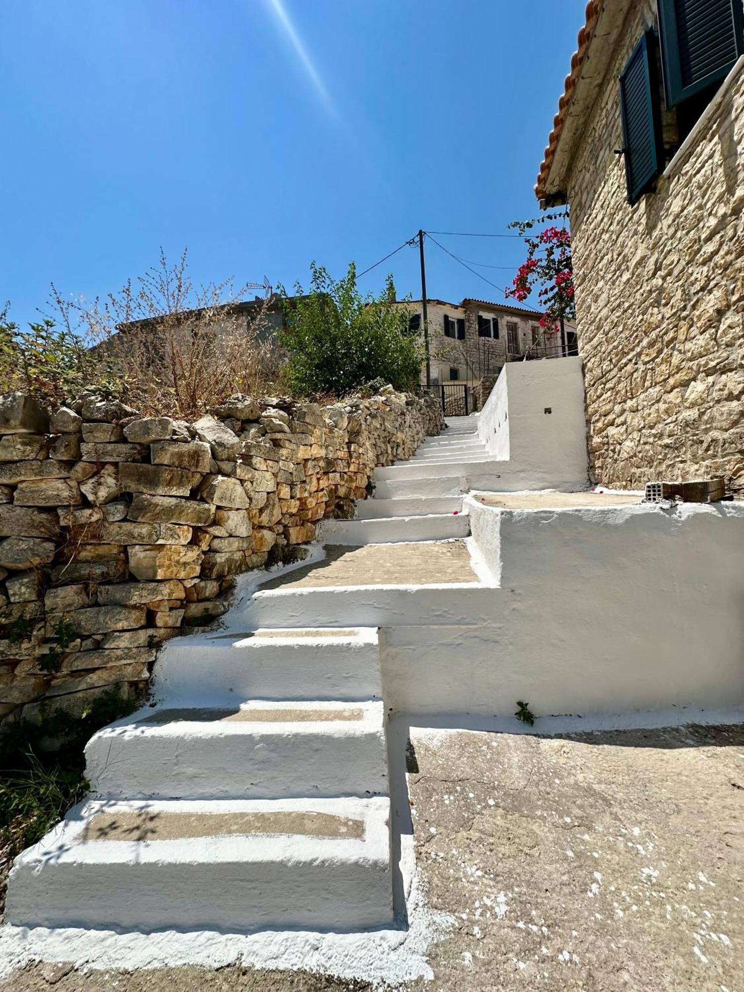 Villa Chrysavgi Stone House Katomerion Exterior foto